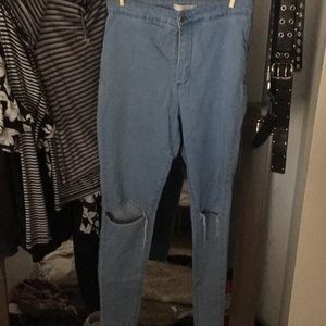 Ripped skinny jeans